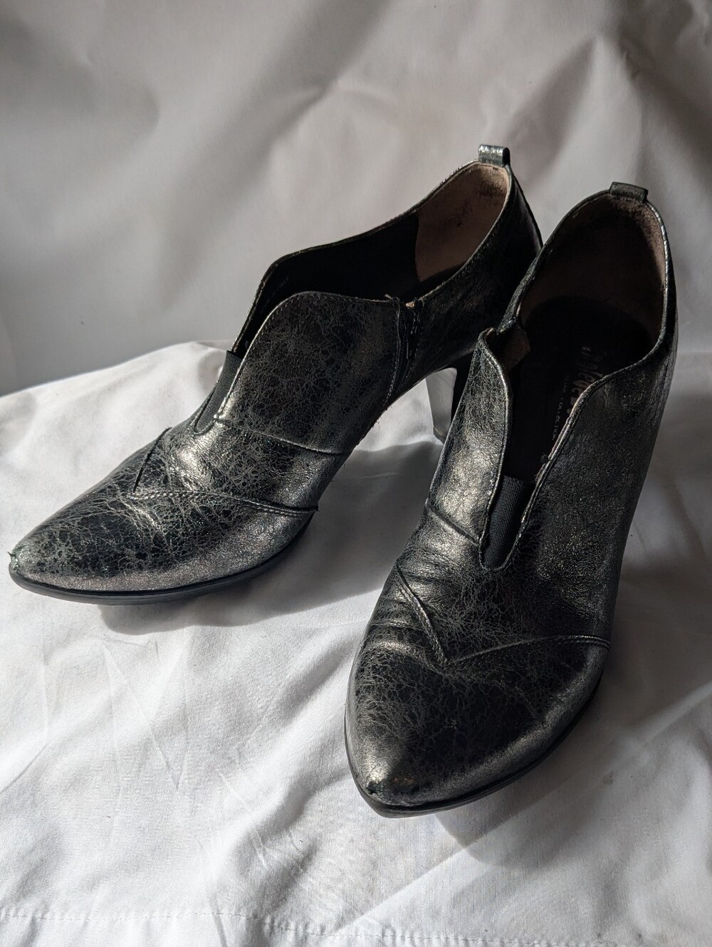 Italian Leather Distressed Metallic Shootie Pointed Toe Cone Heel EU 39 / 8.5